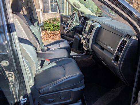 Used 2014 RAM 1500 Laramie w/ Convenience Group image 8