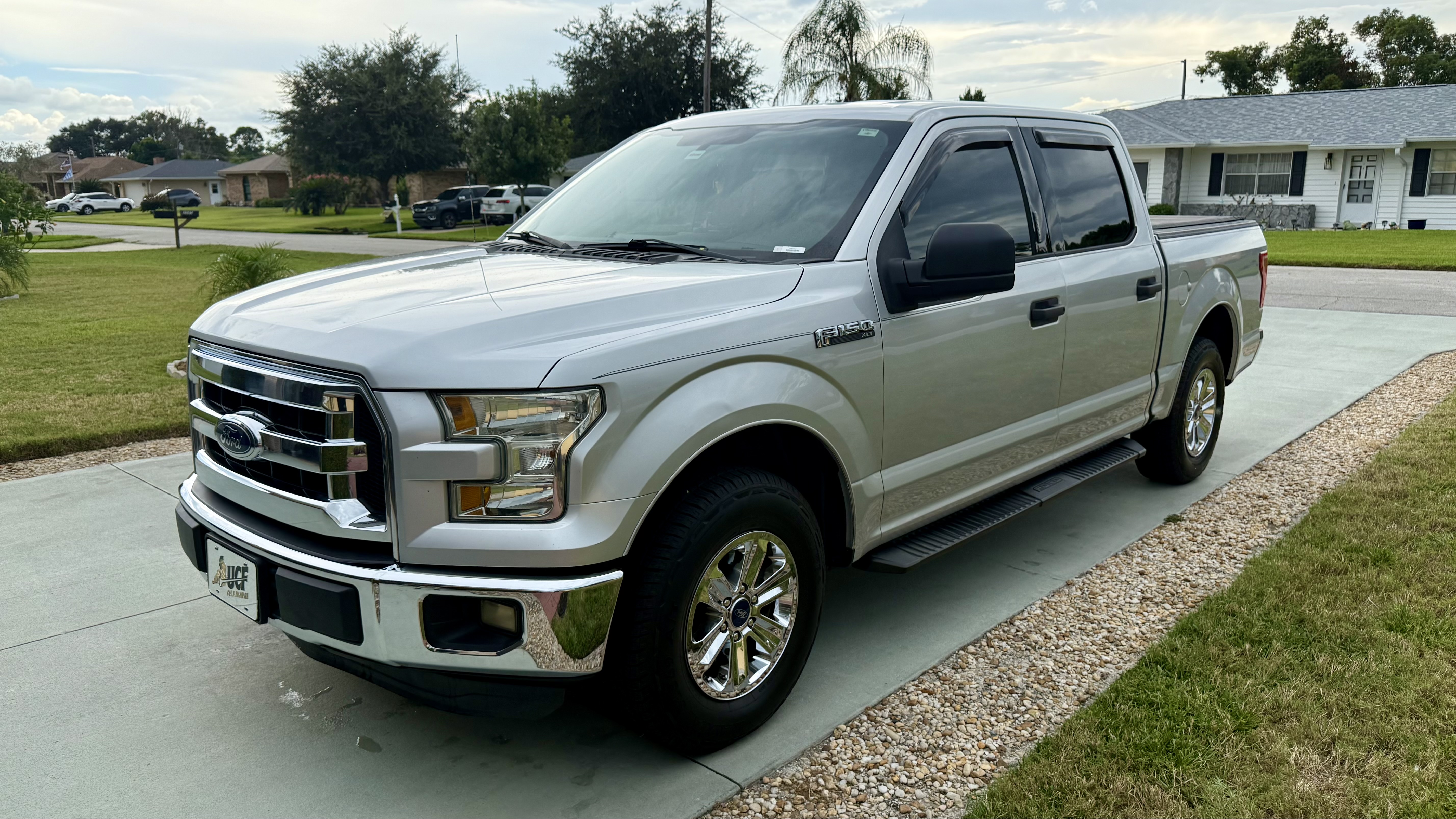 Used 2015 Ford F150 XLT w/ Trailer Tow Package RWD image 9