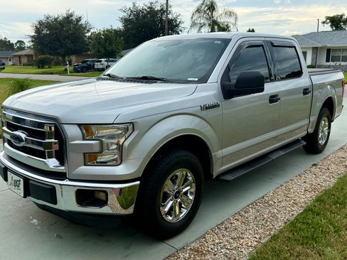 Used 2015 Ford F150 XLT w/ Trailer Tow Package RWD image 9