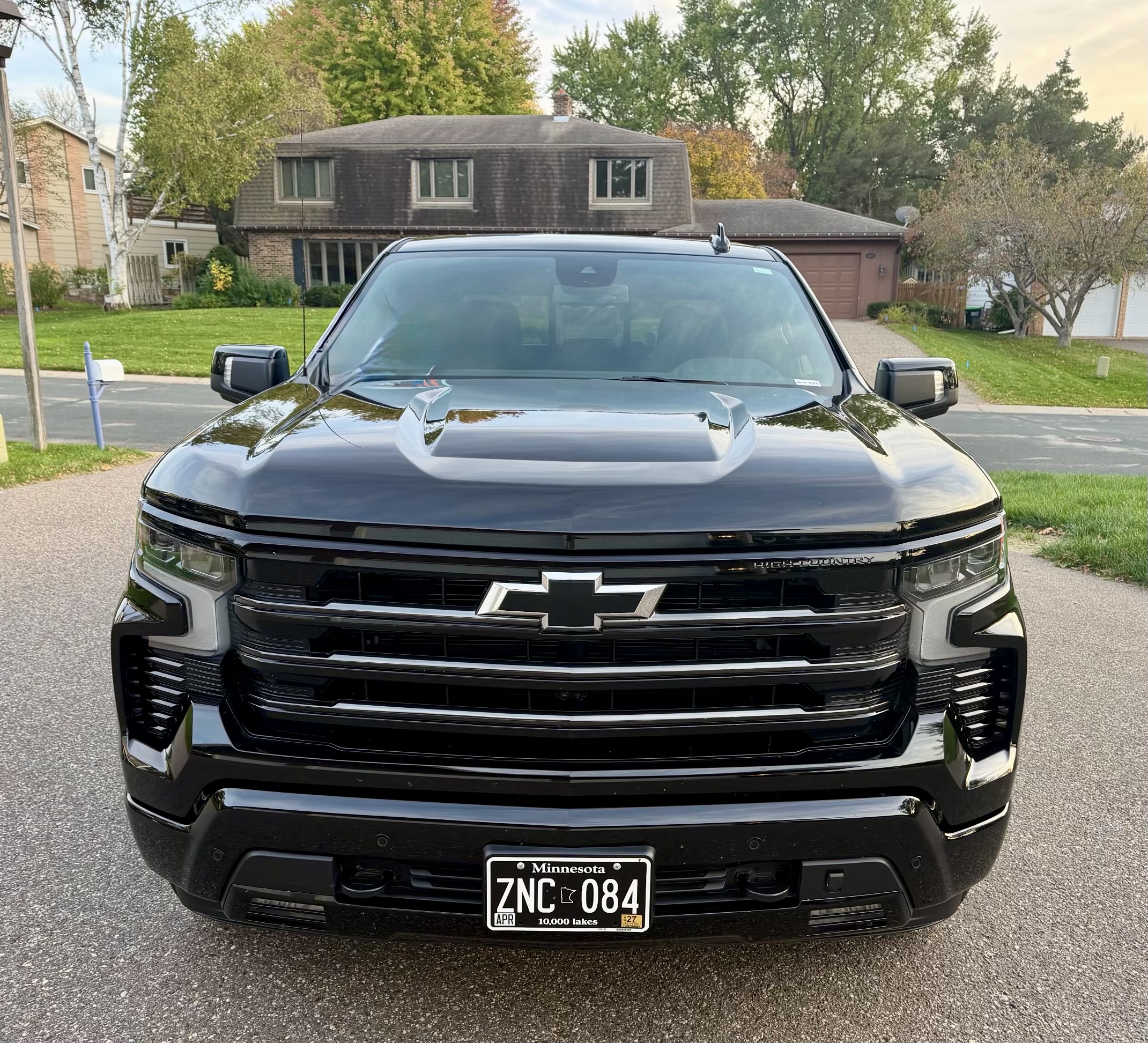 Used 2025 Chevrolet Silverado 1500 High Country w/ Midnight Edition AWD/4WD image 4