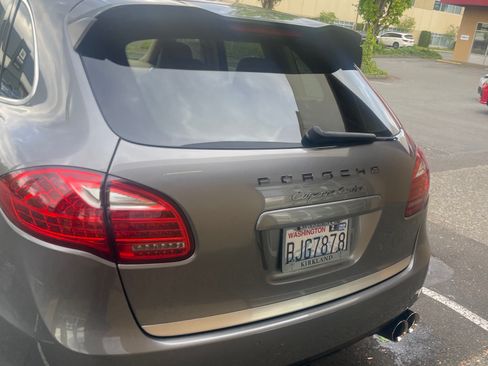 Used 2011 Porsche Cayenne Turbo AWD/4WD image 9