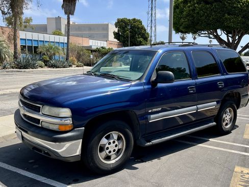 Used 2002 Chevrolet Tahoe LT image 1