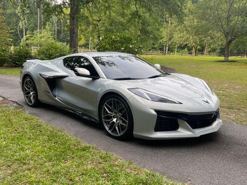 Used 2023 Chevrolet Corvette Z06 w/ Engine Appearance Package RWD image 9