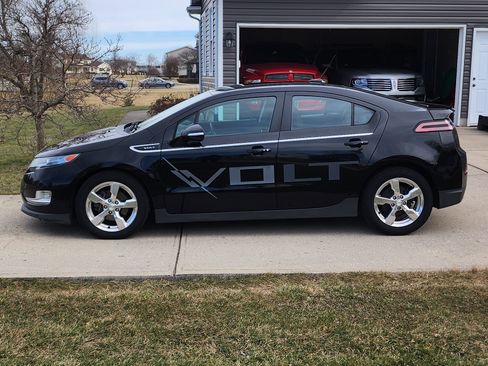 Used 2012 Chevrolet Volt Premium w/ Premium Trim Package image 2