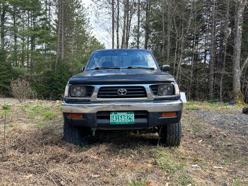 Used 1995 Toyota Tacoma 4x4 Regular Cab image 2