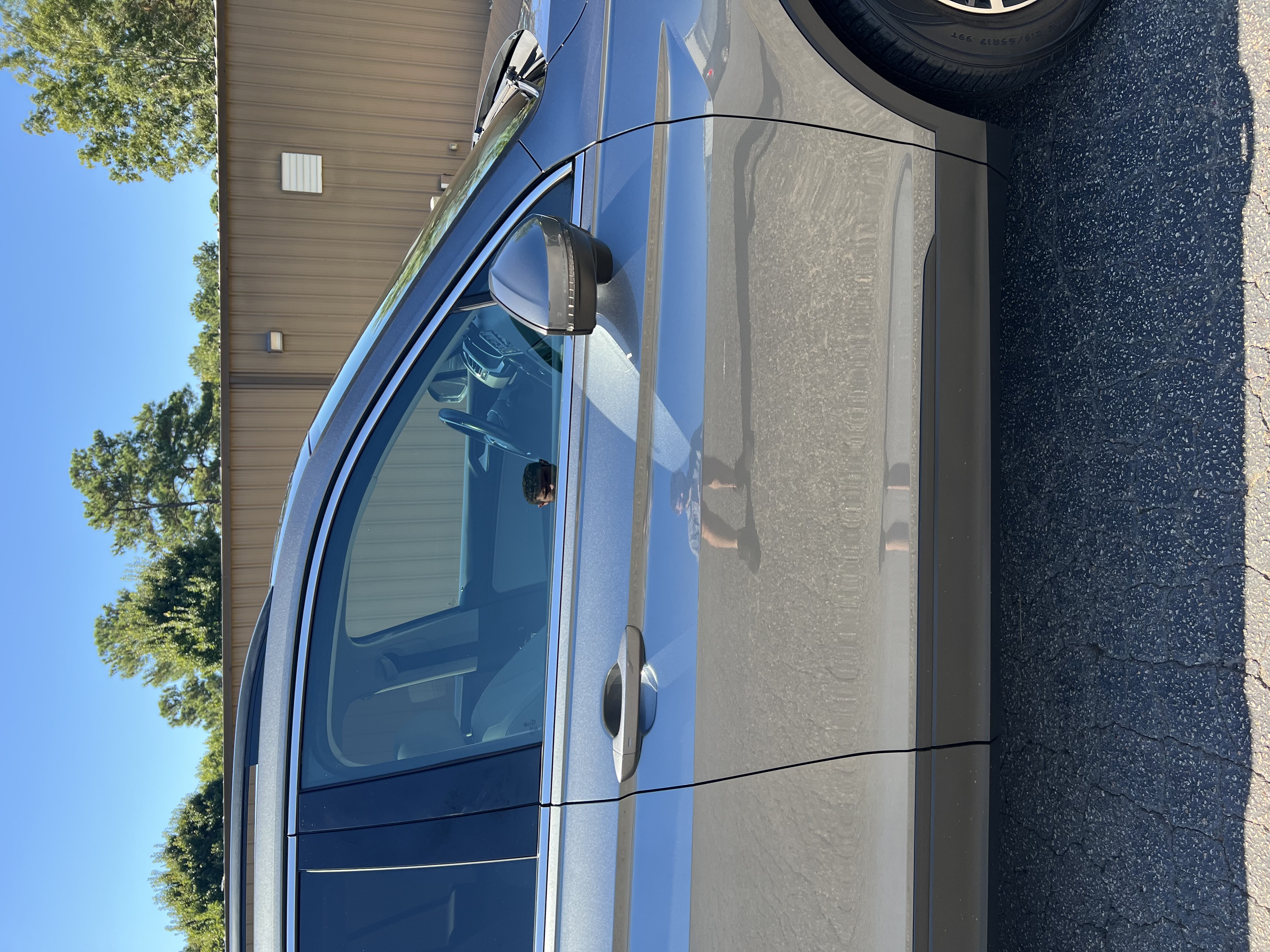 Used 2019 Volkswagen Tiguan SE w/ Panoramic Sunroof Package FWD image 4