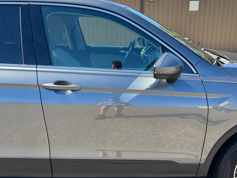 Used 2019 Volkswagen Tiguan SE w/ Panoramic Sunroof Package image 4