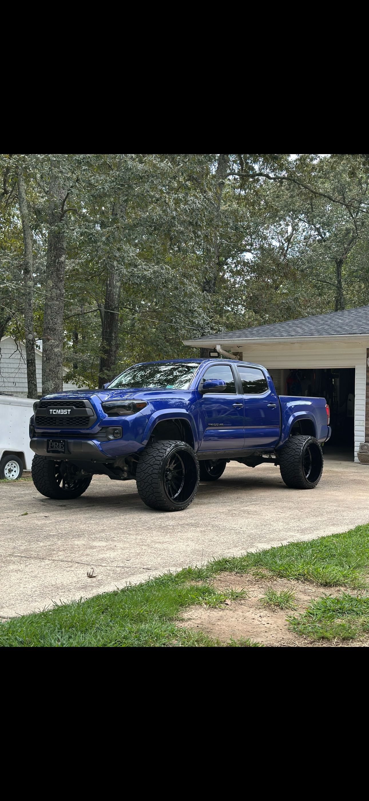 Used 2022 Toyota Tacoma SR5 AWD/4WD image 1