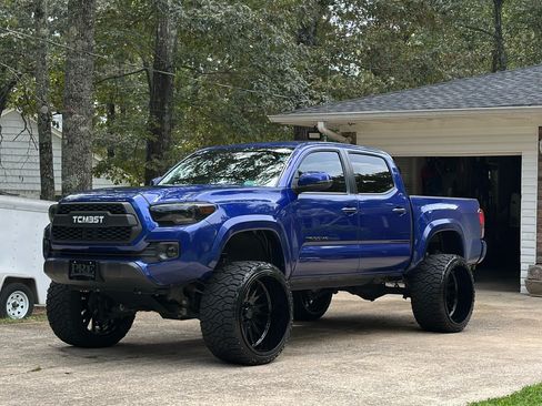 Used 2022 Toyota Tacoma SR5 AWD/4WD image 1