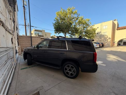 Used 2018 Chevrolet Tahoe LT w/ Luxury Package RWD image 8