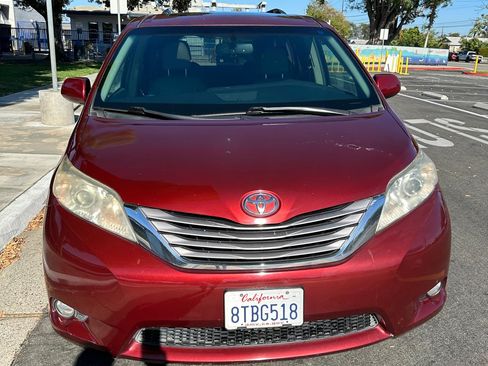 Used 2015 Toyota Sienna XLE w/ XLE Navigation Package AWD/4WD image 12