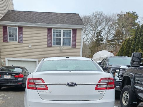 Used 2013 Ford Taurus SEL image 6