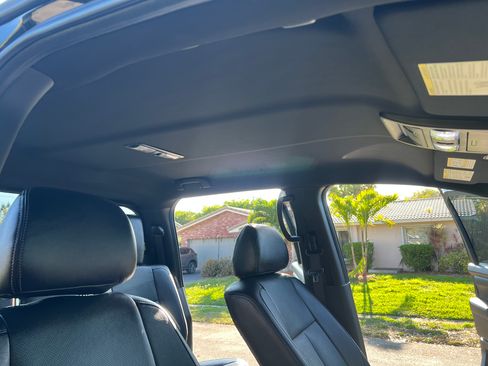 Used 2019 Nissan Titan SV w/ SV Convenience Package image 22