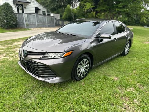 Used 2019 Toyota Camry LE FWD image 11
