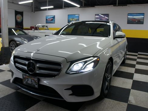 Used 2017 Mercedes-Benz E 400 4MATIC Wagon image 4