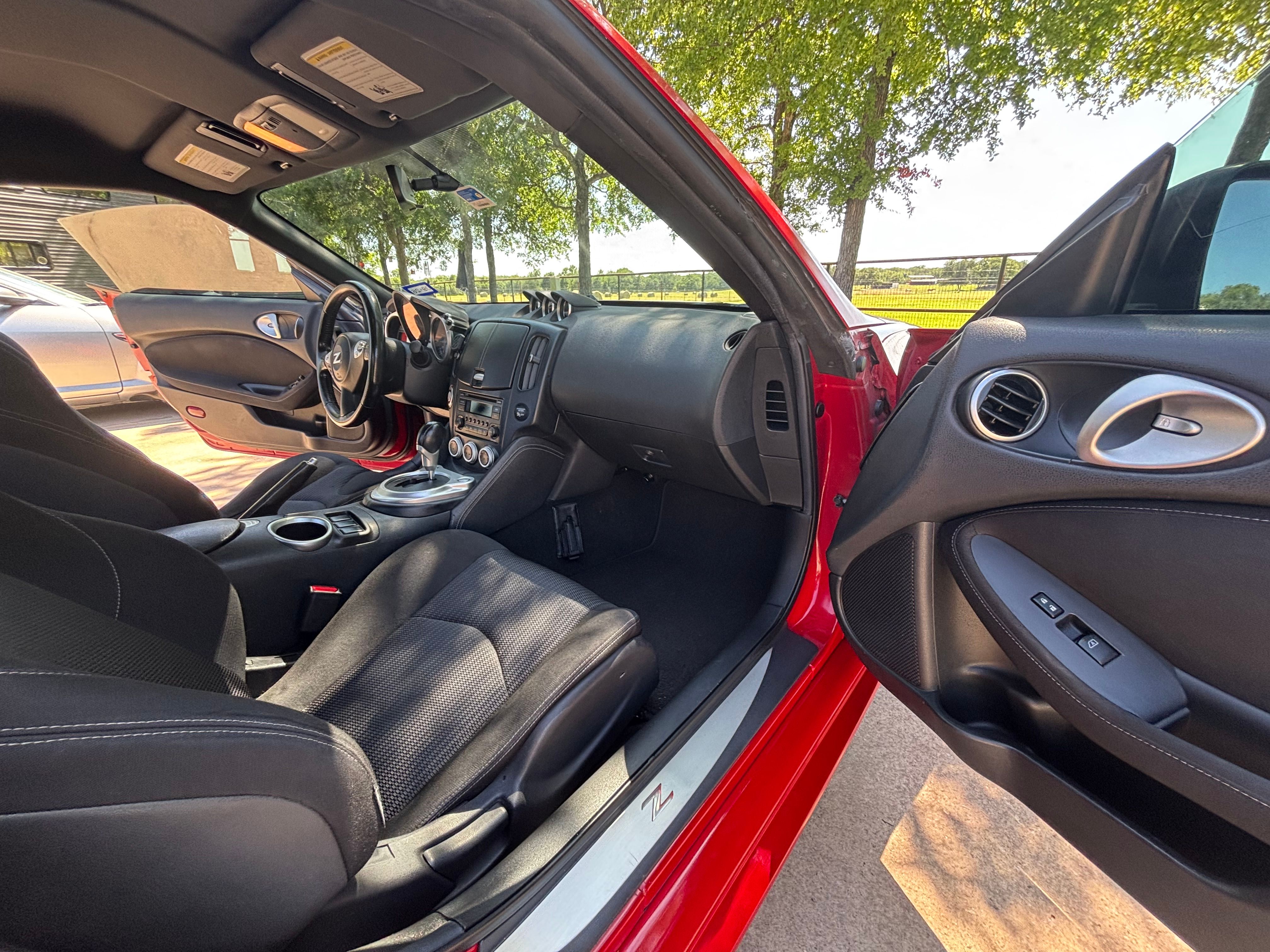 Used 2016 Nissan 370Z Coupe RWD image 11