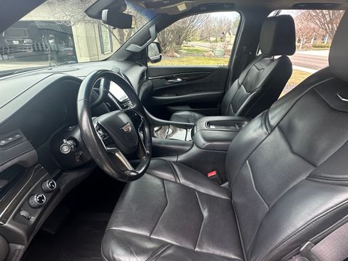 Used 2017 Cadillac Escalade Platinum image 17