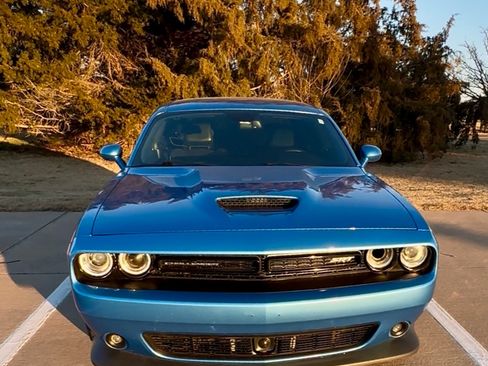 Used 2015 Dodge Challenger SRT w/ Technology Group image 1