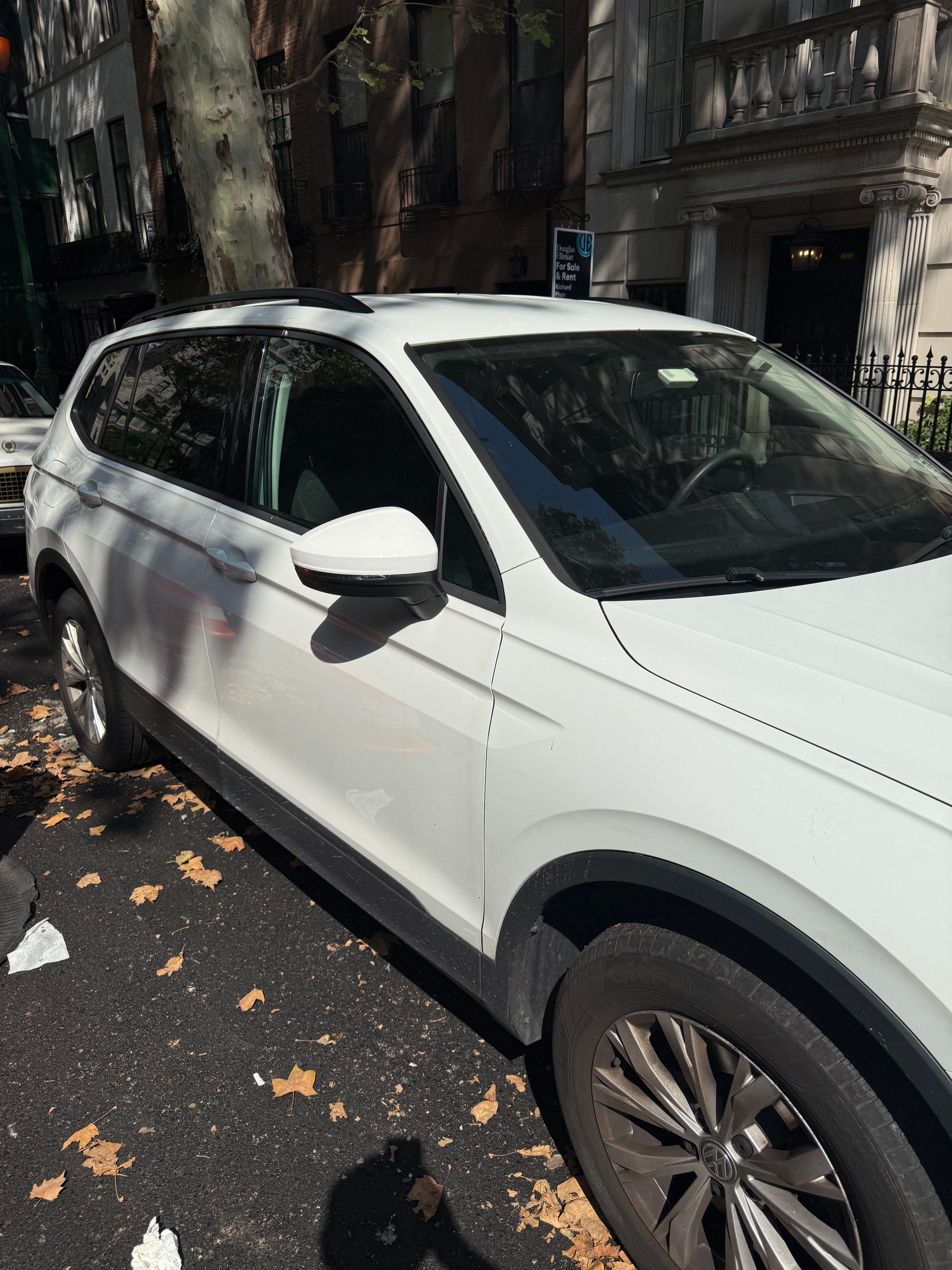 Used 2019 Volkswagen Tiguan S w/ Driver Assistance Package AWD/4WD image 2