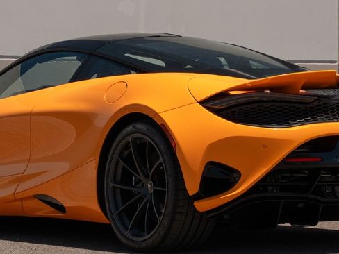 Used 2025 McLaren 750S image 12