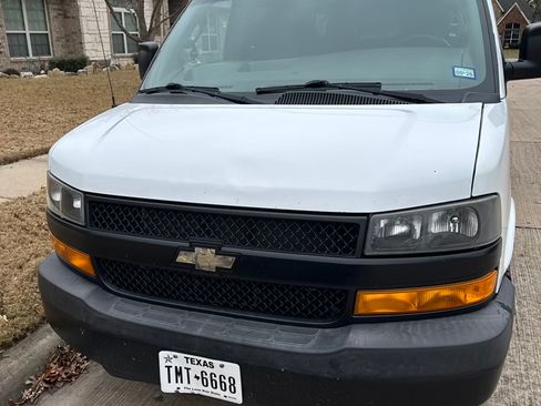 Used 2018 Chevrolet Express 3500 LS image 4