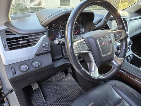 Used 2018 GMC Yukon XL SLT w/ Open Road Package image 11