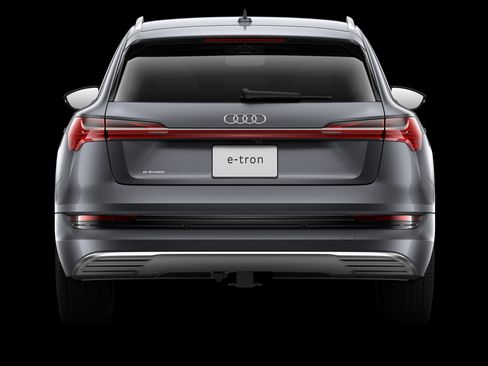Used 2019 Audi e-tron Prestige w/ Prestige Package image 8