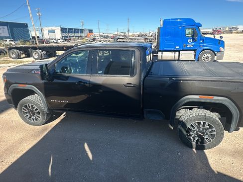 Used 2021 GMC Sierra 2500 AT4 w/ AT4 Premium Plus Package image 5
