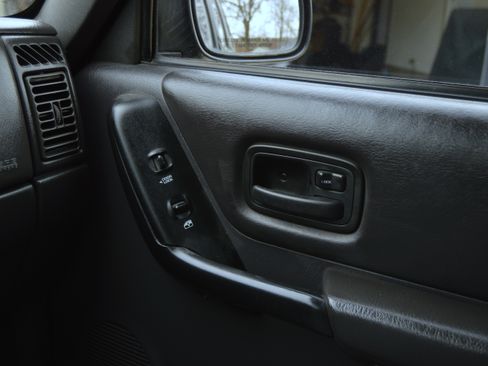 Used 2001 Jeep Cherokee Sport image 17