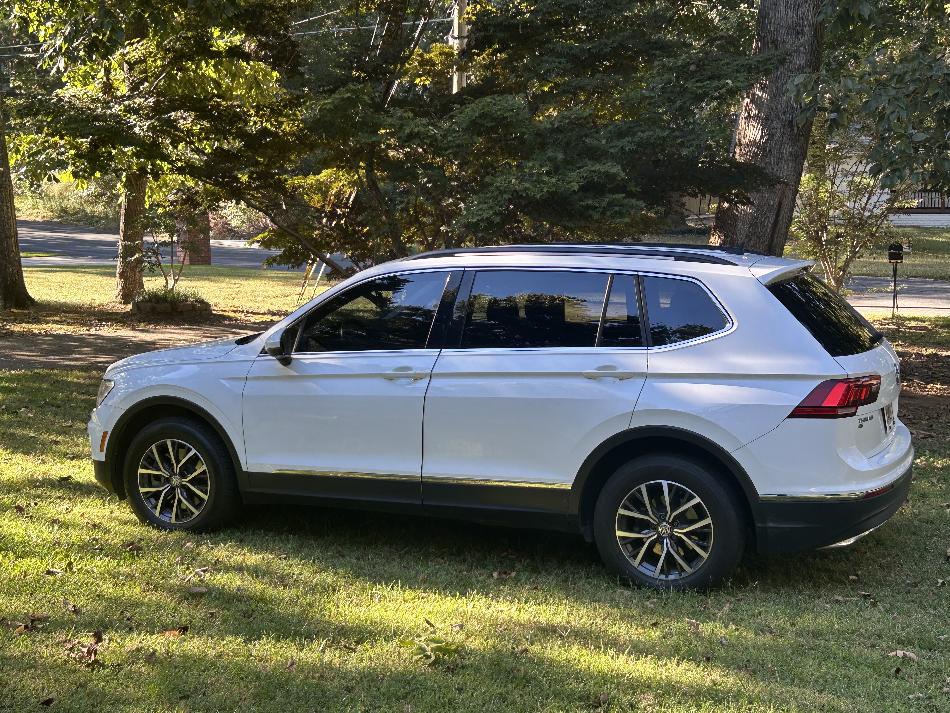 Used 2018 Volkswagen Tiguan SE FWD image 4