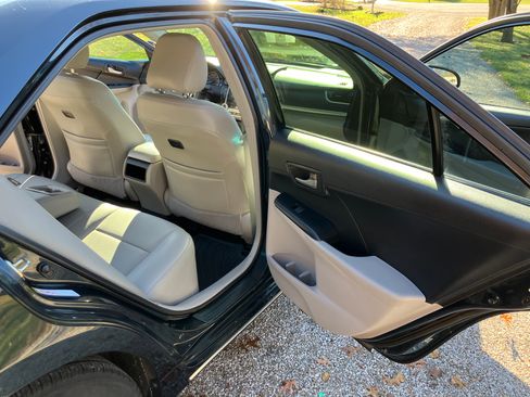Used 2014 Toyota Camry LE image 22