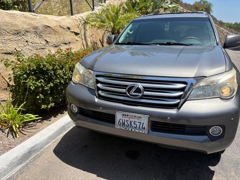 Used 2012 Lexus GX 460 image 2