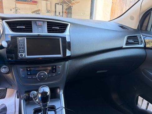 Used 2019 Nissan Sentra SV FWD image 9