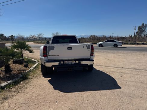 Used 2007 Chevrolet Silverado 3500 LT w/ Heavy-Duty Power Package image 10
