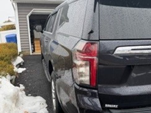 Used 2022 Chevrolet Suburban LT image 5