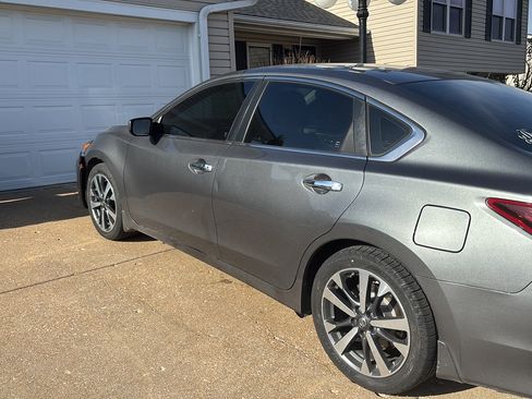 Used 2017 Nissan Altima 2.5 SR w/ LED Appearance Package image 2