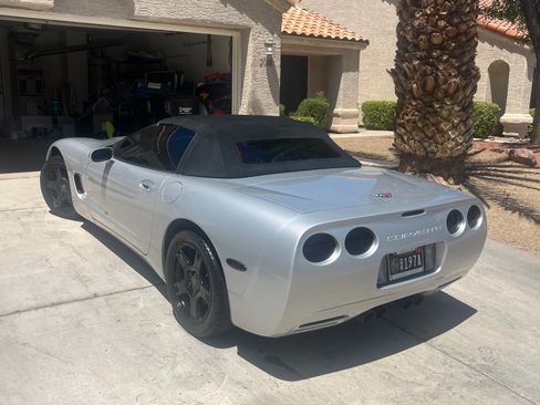 Used 1999 Chevrolet Corvette Convertible w/ Performance Handling Pkg RWD image 2