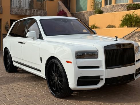 Used 2022 Rolls-Royce Cullinan Black Badge w/ Dark Exterior Package AWD/4WD image 4
