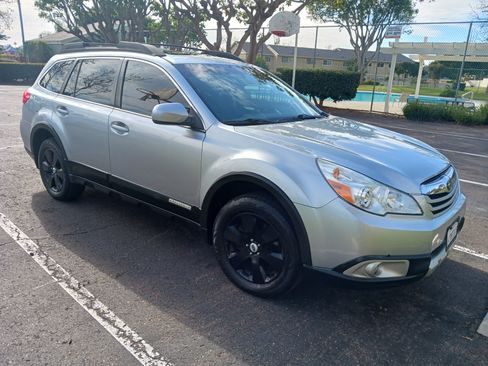 Used 2012 Subaru Outback 3.6R Limited w/ Moonroof Pkg image 4