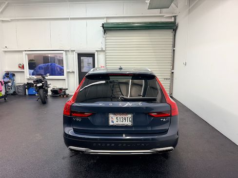 Used 2020 Volvo V90 T6 Cross Country image 8