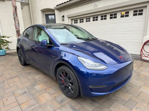 Used 2022 Tesla Model Y Long Range image 1