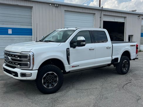Used 2024 Ford F350 Platinum w/ Tremor Off-Road Package AWD/4WD image 6