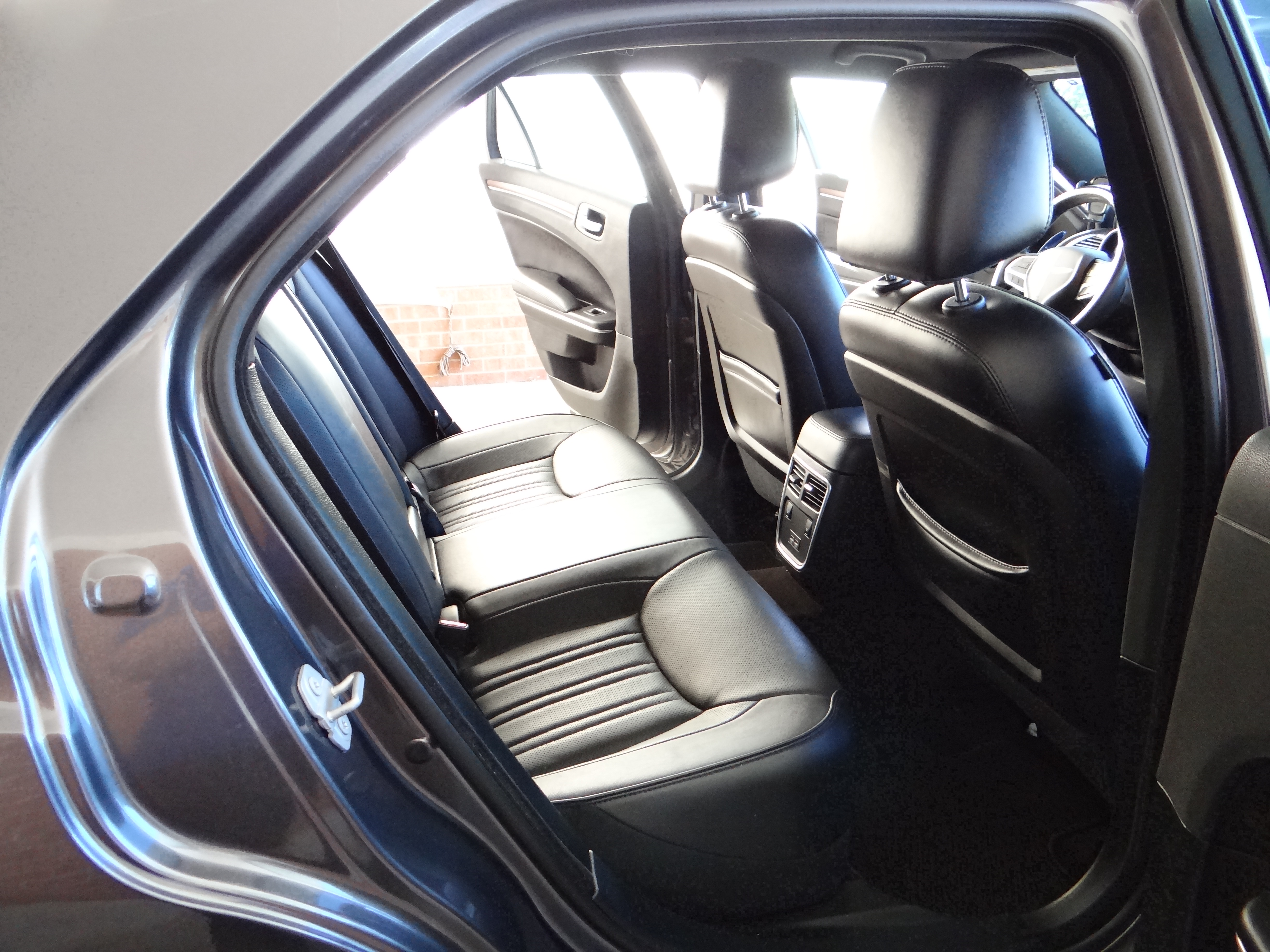 Used 2018 Chrysler 300 C RWD image 13