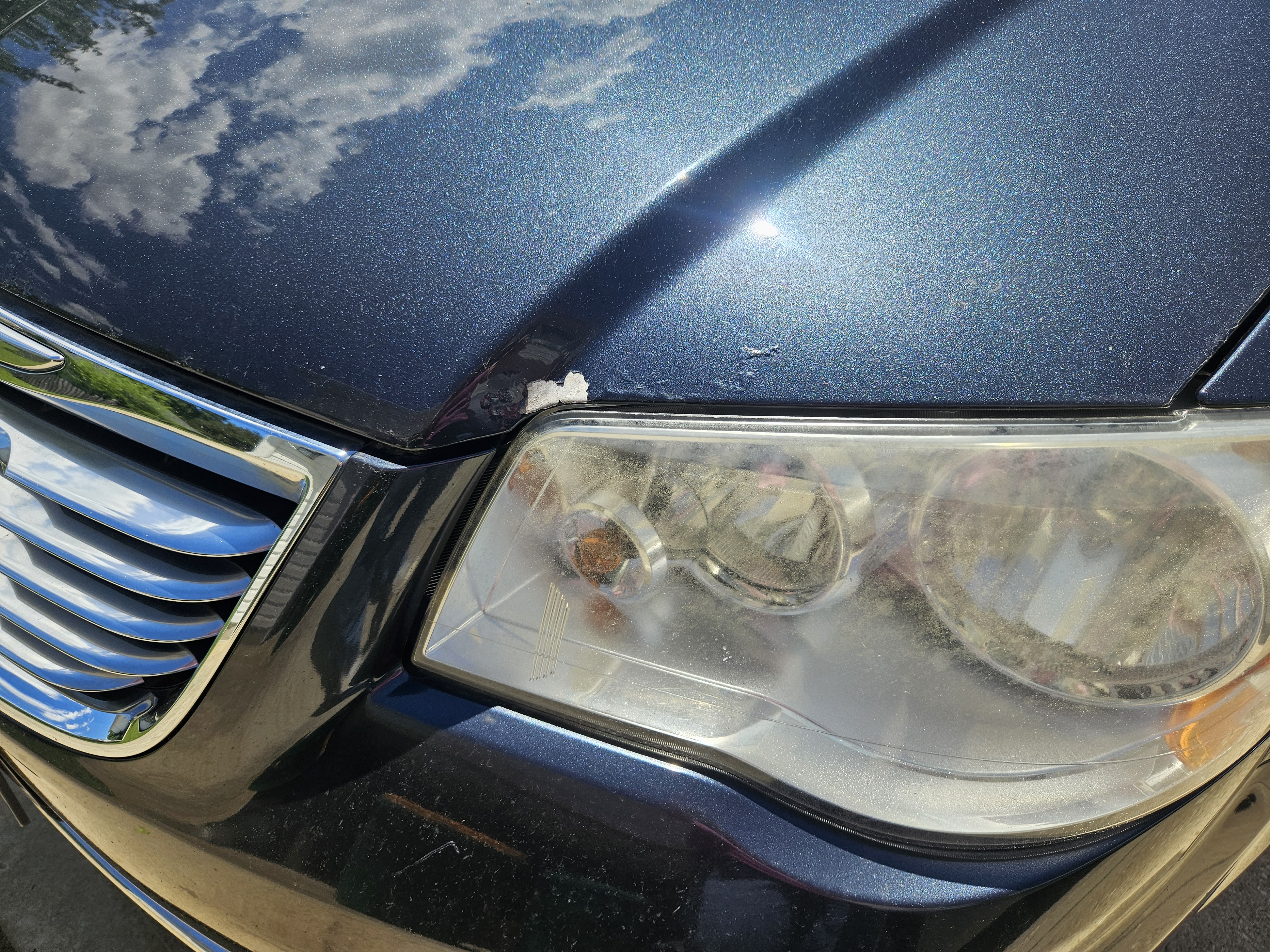 Used 2014 Chrysler Town & Country Touring-L FWD image 5