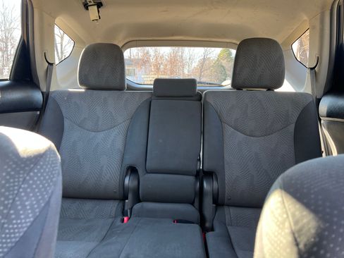 Used 2014 Toyota Prius V Three image 17