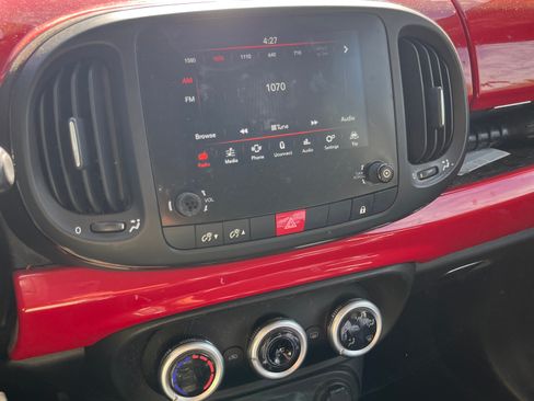 Used 2019 FIAT 500L Pop FWD image 24