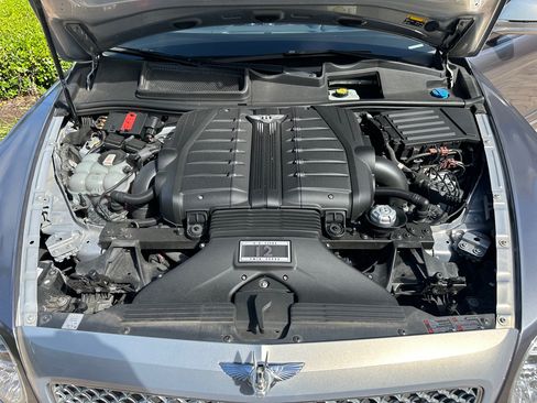 Used 2018 Bentley Bentayga image 14