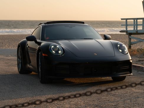 Used 2025 Porsche 911 Carrera RWD image 4