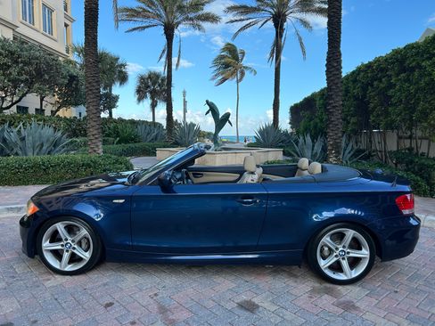 Used 2011 BMW 135i Convertible RWD image 8
