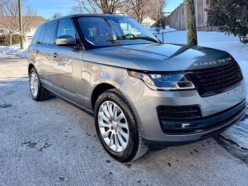 Used 2018 Land Rover Range Rover HSE image 1